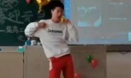 最新爆料精神小伙视频,最新视频引爆网络热议！