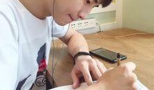 抖音帅哥吃瓜网红视频